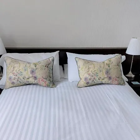 The Unicorn Oda ve Kahvaltı 4*