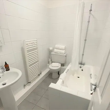 The Unicorn Oda ve Kahvaltı 4*